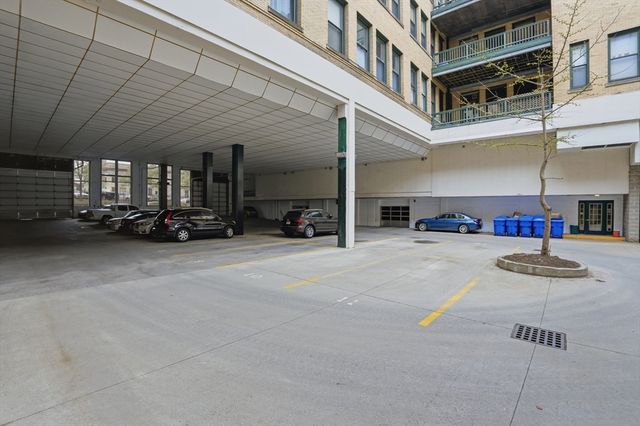 235 State St 502, Springfield, MA 01103