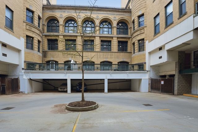 235 State St 502, Springfield, MA 01103