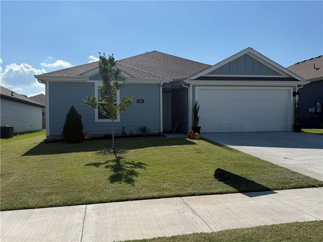 301 NW Granny Smith Street, Gentry, AR 72734