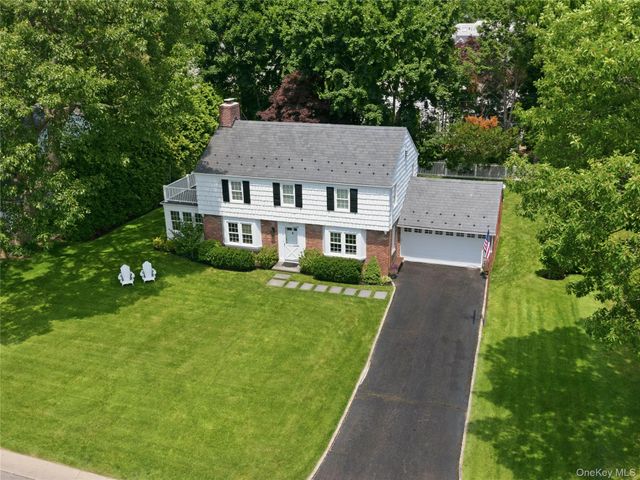 107 Dogwood Lane, Manhasset, NY 11030