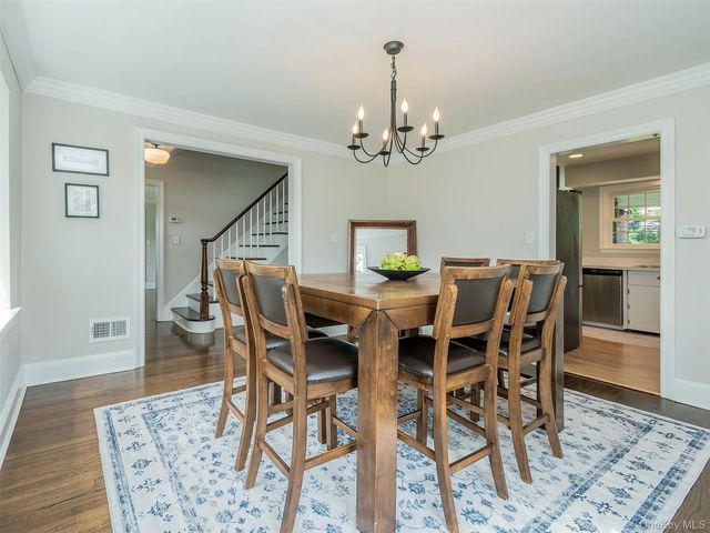 107 Dogwood Lane, Manhasset, NY 11030