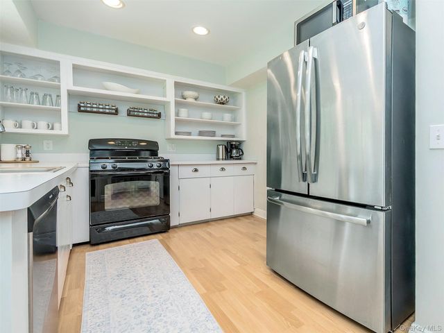 107 Dogwood Lane, Manhasset, NY 11030