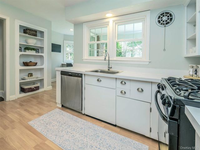 107 Dogwood Lane, Manhasset, NY 11030