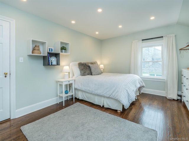 107 Dogwood Lane, Manhasset, NY 11030