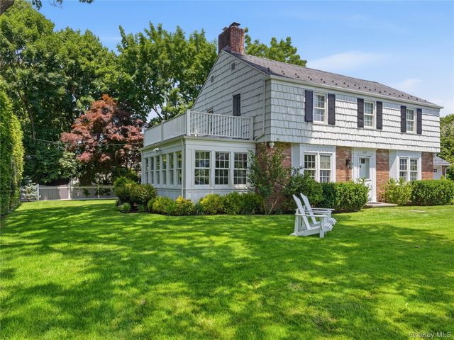 107 Dogwood Lane, Manhasset, NY 11030