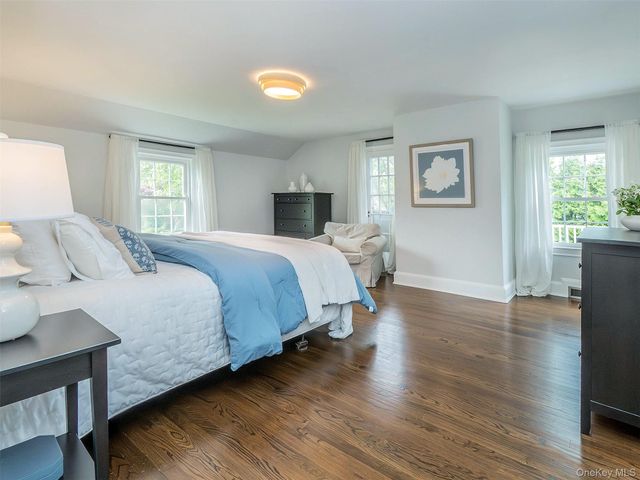 107 Dogwood Lane, Manhasset, NY 11030