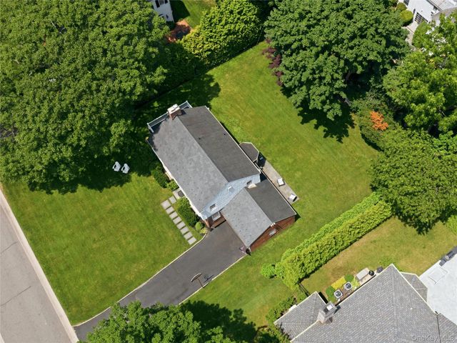 107 Dogwood Lane, Manhasset, NY 11030