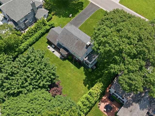 107 Dogwood Lane, Manhasset, NY 11030