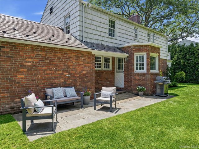 107 Dogwood Lane, Manhasset, NY 11030
