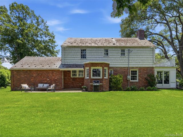 107 Dogwood Lane, Manhasset, NY 11030