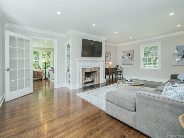 107 Dogwood Lane, Manhasset, NY 11030