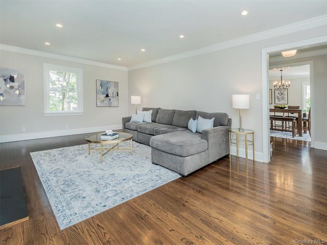 107 Dogwood Lane, Manhasset, NY 11030