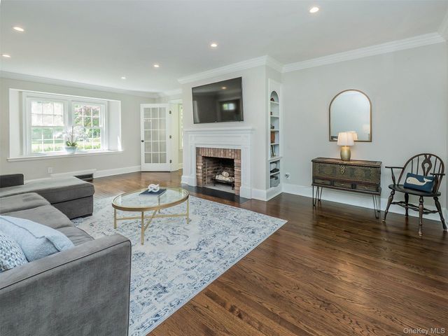 107 Dogwood Lane, Manhasset, NY 11030