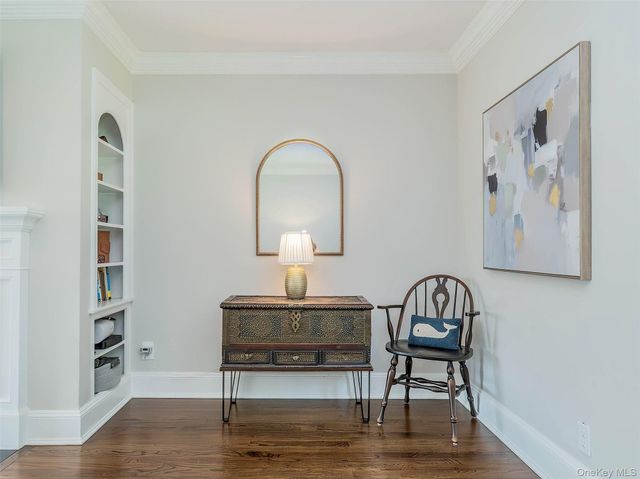 107 Dogwood Lane, Manhasset, NY 11030