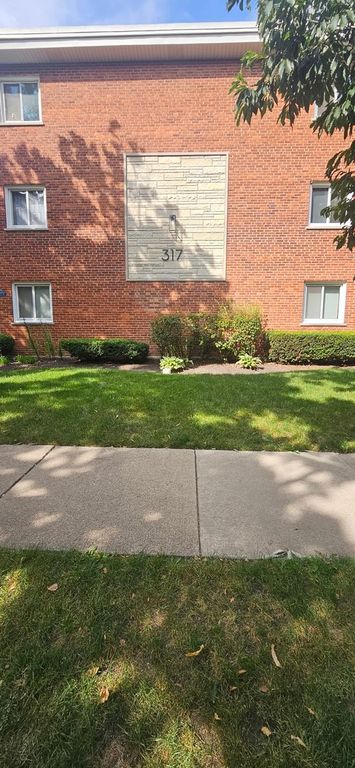 317 Wisconsin Avenue 1A, Oak Park, IL 60302