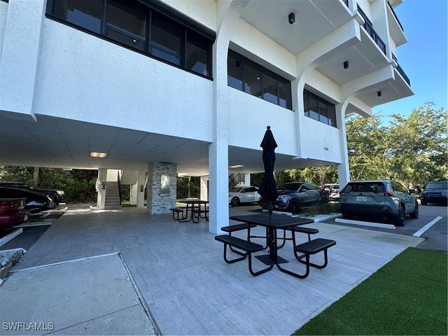 700 11th ST S 202 & 203, Naples, FL 34102