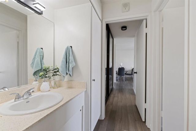 4 Admiral Dr B430, Emeryville, CA 94608