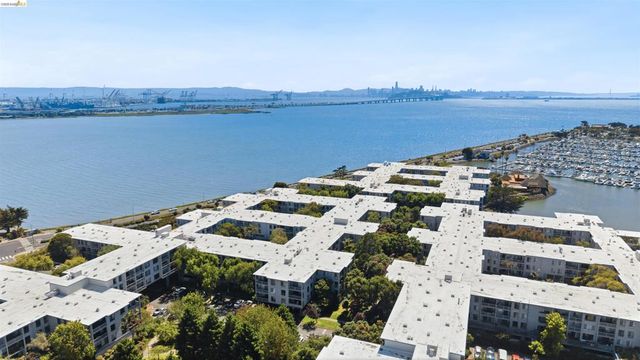 4 Admiral Dr B430, Emeryville, CA 94608