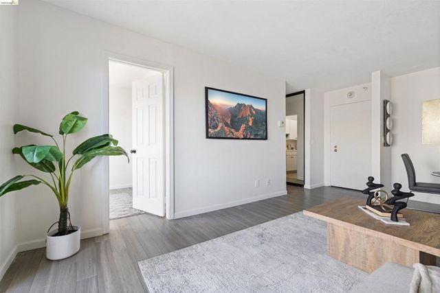 4 Admiral Dr B430, Emeryville, CA 94608