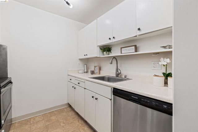 4 Admiral Dr B430, Emeryville, CA 94608