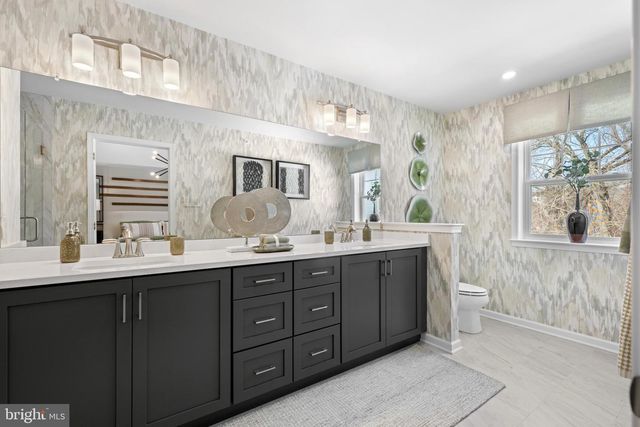 11 TULLOW HILL DR, Kennett Square, PA 19348