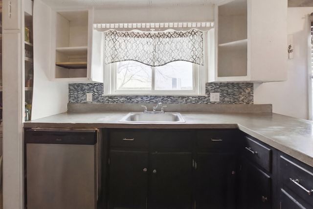 33 Pearl St, Fitchburg, MA 01420