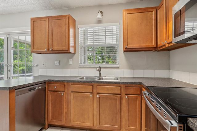 1531 N 17th Ave N, Lake Worth, FL 33460