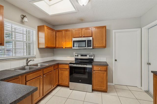 1531 N 17th Ave N, Lake Worth, FL 33460