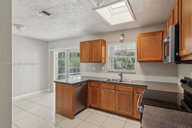 1531 N 17th Ave N, Lake Worth, FL 33460