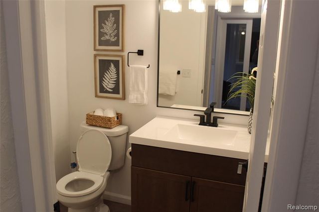 25179 Greenbrooke Drive, Southfield, MI 48033