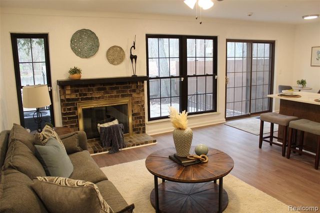 25179 Greenbrooke Drive, Southfield, MI 48033