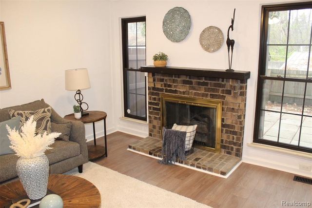 25179 Greenbrooke Drive, Southfield, MI 48033