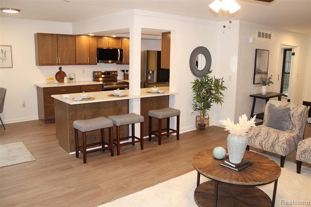 25179 Greenbrooke Drive, Southfield, MI 48033