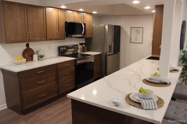 25179 Greenbrooke Drive, Southfield, MI 48033