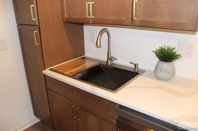 25179 Greenbrooke Drive, Southfield, MI 48033