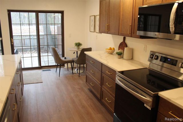 25179 Greenbrooke Drive, Southfield, MI 48033