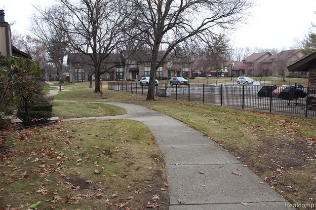 25179 Greenbrooke Drive, Southfield, MI 48033