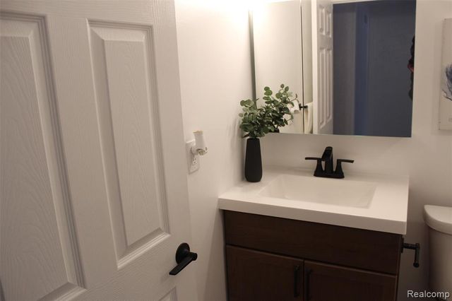 25179 Greenbrooke Drive, Southfield, MI 48033