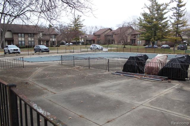 25179 Greenbrooke Drive, Southfield, MI 48033