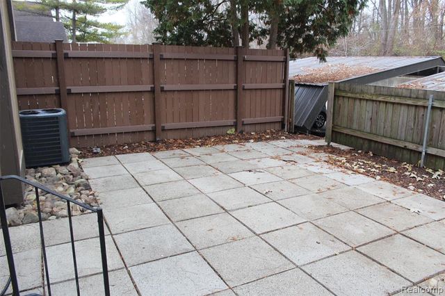 25179 Greenbrooke Drive, Southfield, MI 48033