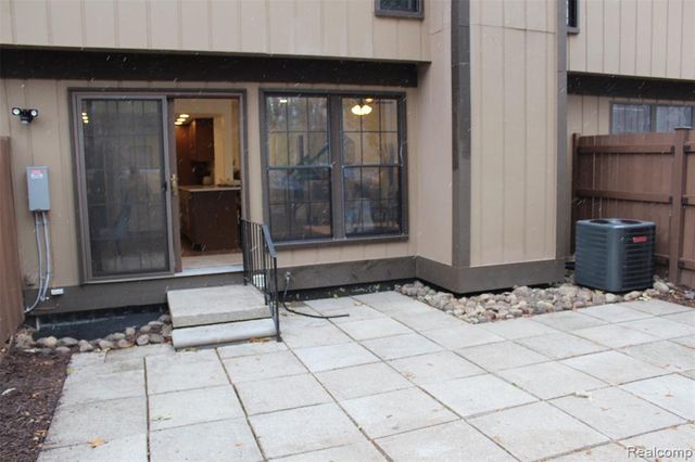 25179 Greenbrooke Drive, Southfield, MI 48033