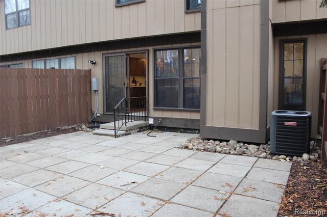 25179 Greenbrooke Drive, Southfield, MI 48033