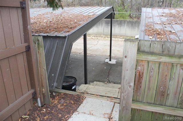 25179 Greenbrooke Drive, Southfield, MI 48033