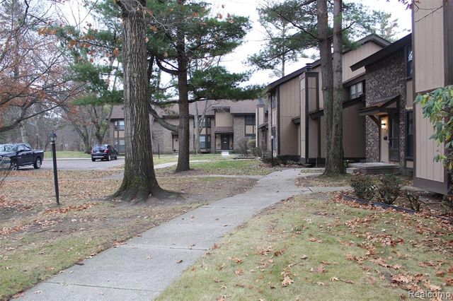 25179 Greenbrooke Drive, Southfield, MI 48033