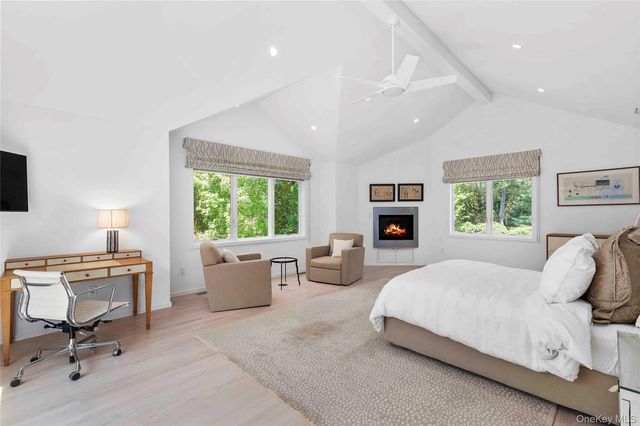 3 Acorn Path, Quogue, NY 11959