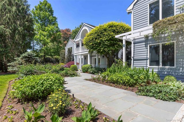 3 Acorn Path, Quogue, NY 11959