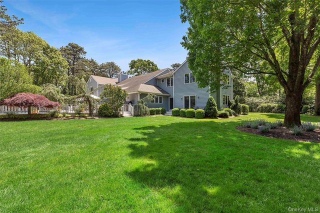 3 Acorn Path, Quogue, NY 11959