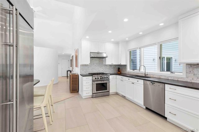 3 Acorn Path, Quogue, NY 11959