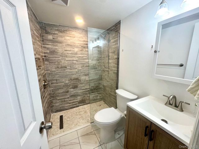 26 Redwood Court R26, Coram, NY 11727