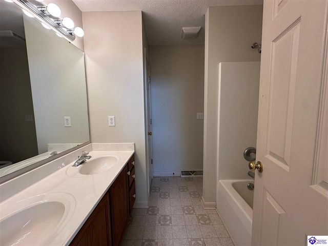 11 Bear Oak Court, Cecilia, KY 42724